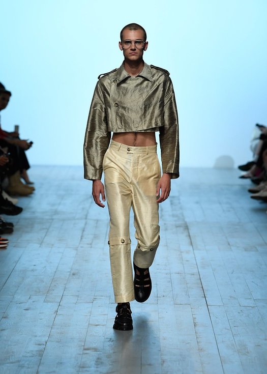 Alex Mullins meistert seine ganz eigene Ästhetik für die Frühjahr-Sommer Kollektion 2019