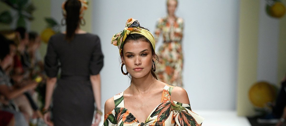 Lena Hoschek Spring/Summer 2019 zeigt Tutti Frutti auf dem Laufsteg